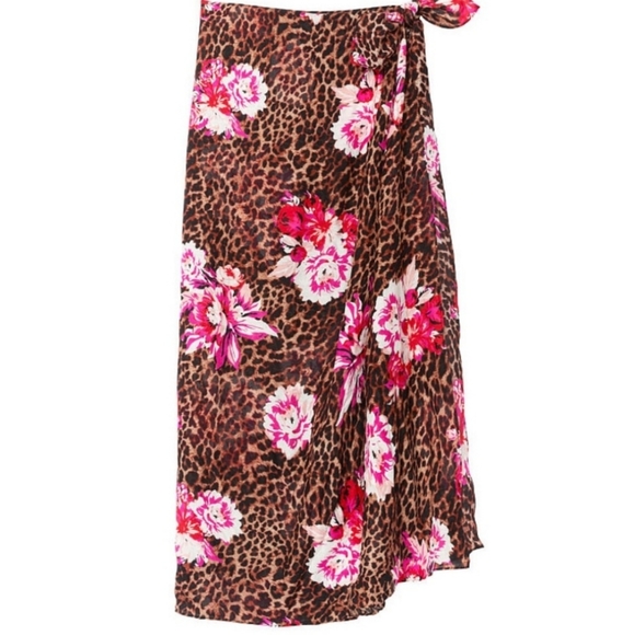 NWT Victoria's Secret Floral Cover Up Sarong - Picture 3 of 4